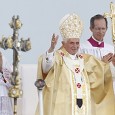 POPE WAVES AT END OF MASS IN ANCONA TO CONCLUDE EUCHARISTIC CONGRESS